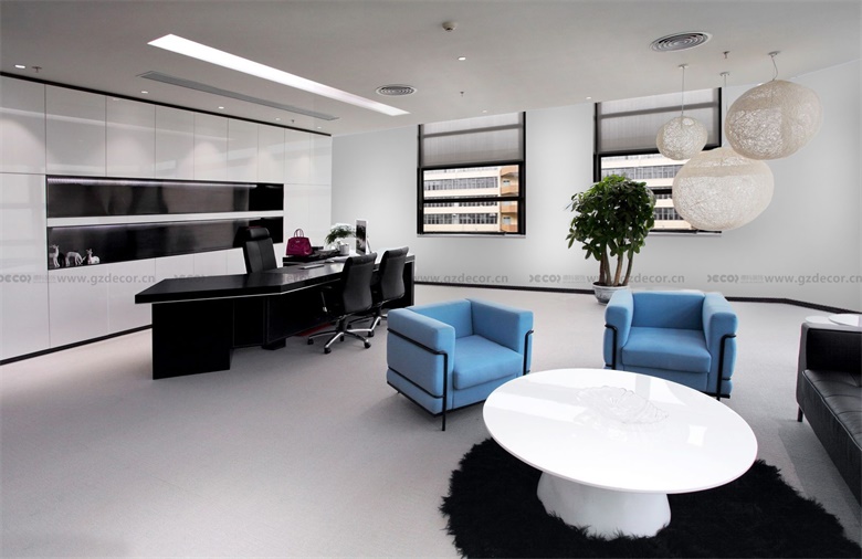 經濟型寫字樓裝修如何選擇耐用且低維護的吊頂材料